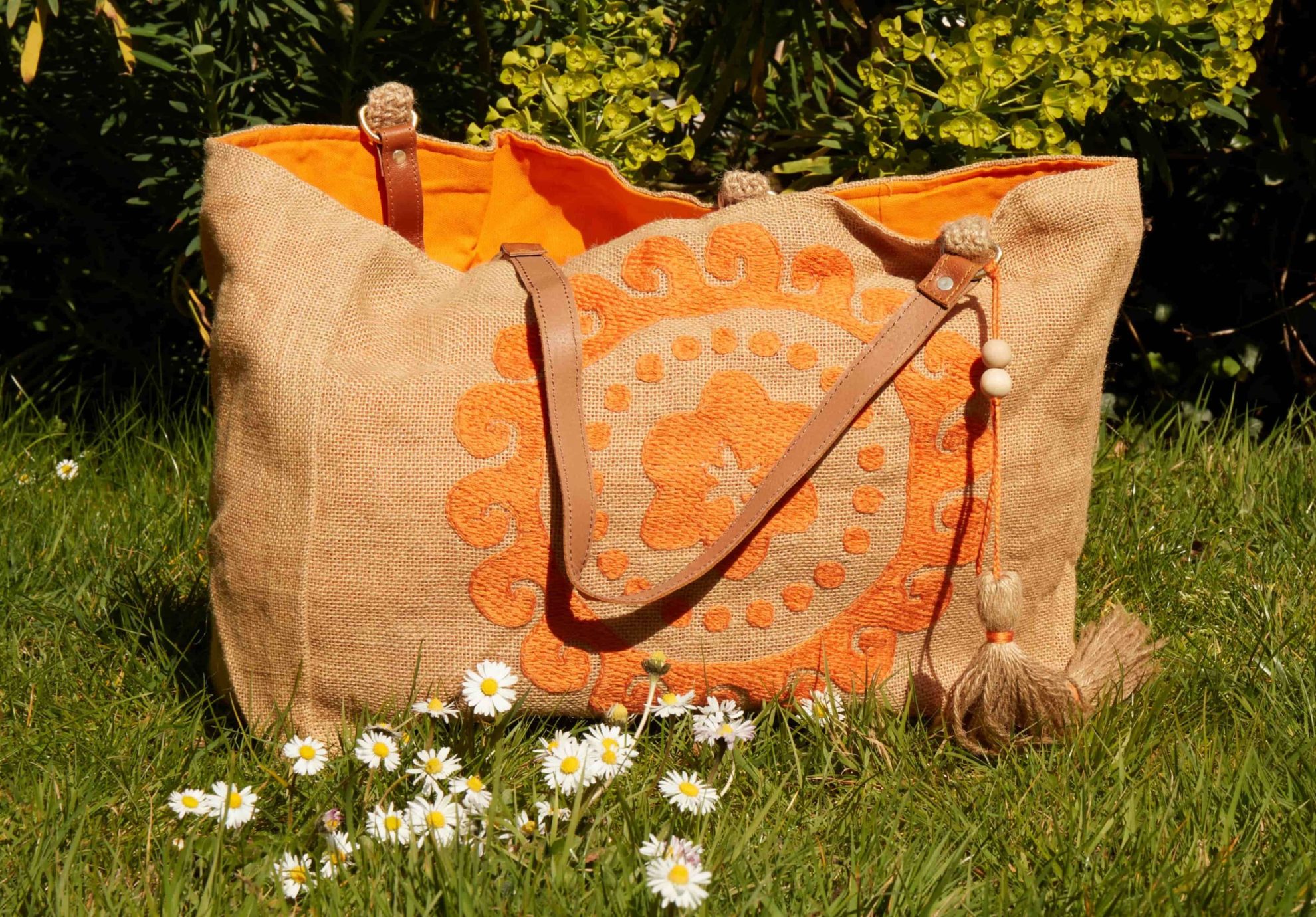 cabas en toile de jute broderie orange