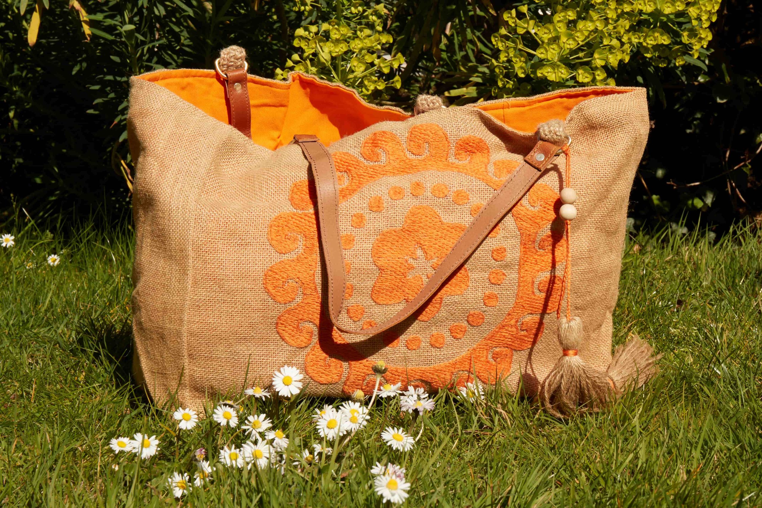 cabas en toile de jute broderie orange