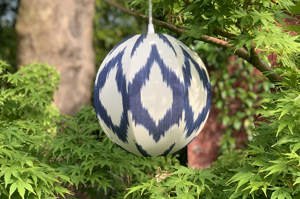 lampe baladeuse dans les acer palmatum