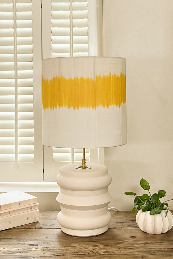 Lampe design à poser, jaune