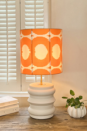 Lampe orange et blanche