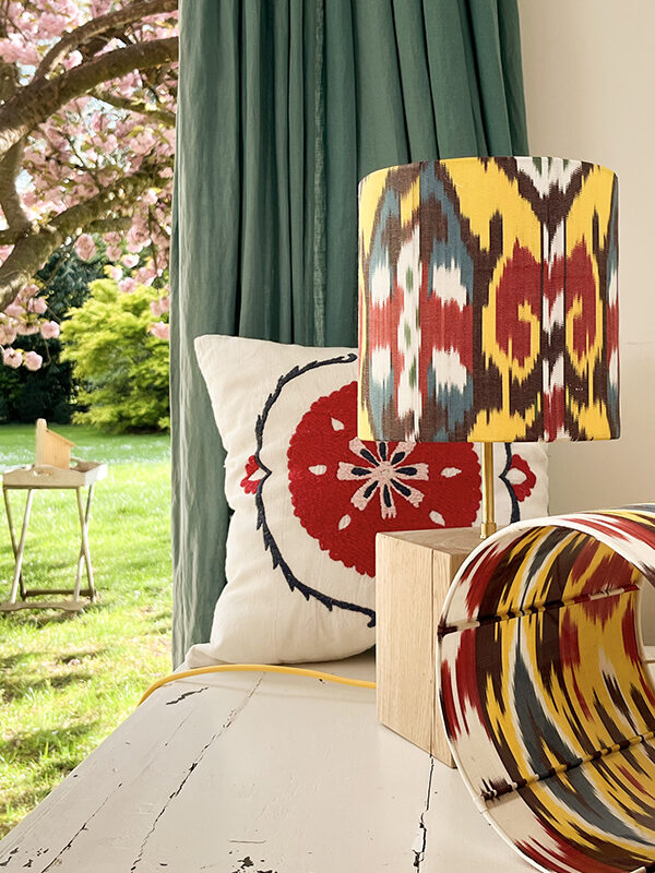 lampe colorée en bois