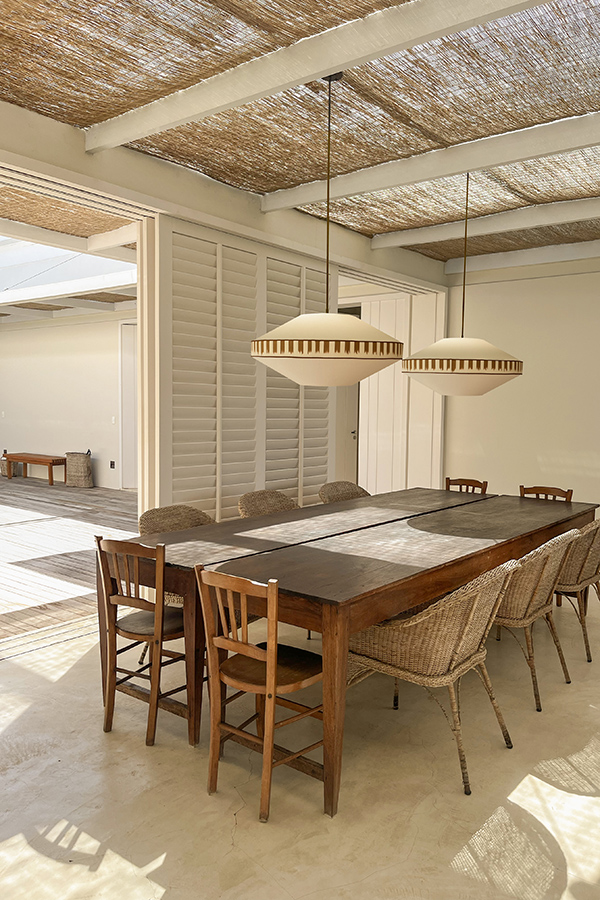 suspension luminaire sur-mesure au dessus d'une table de salle à manger