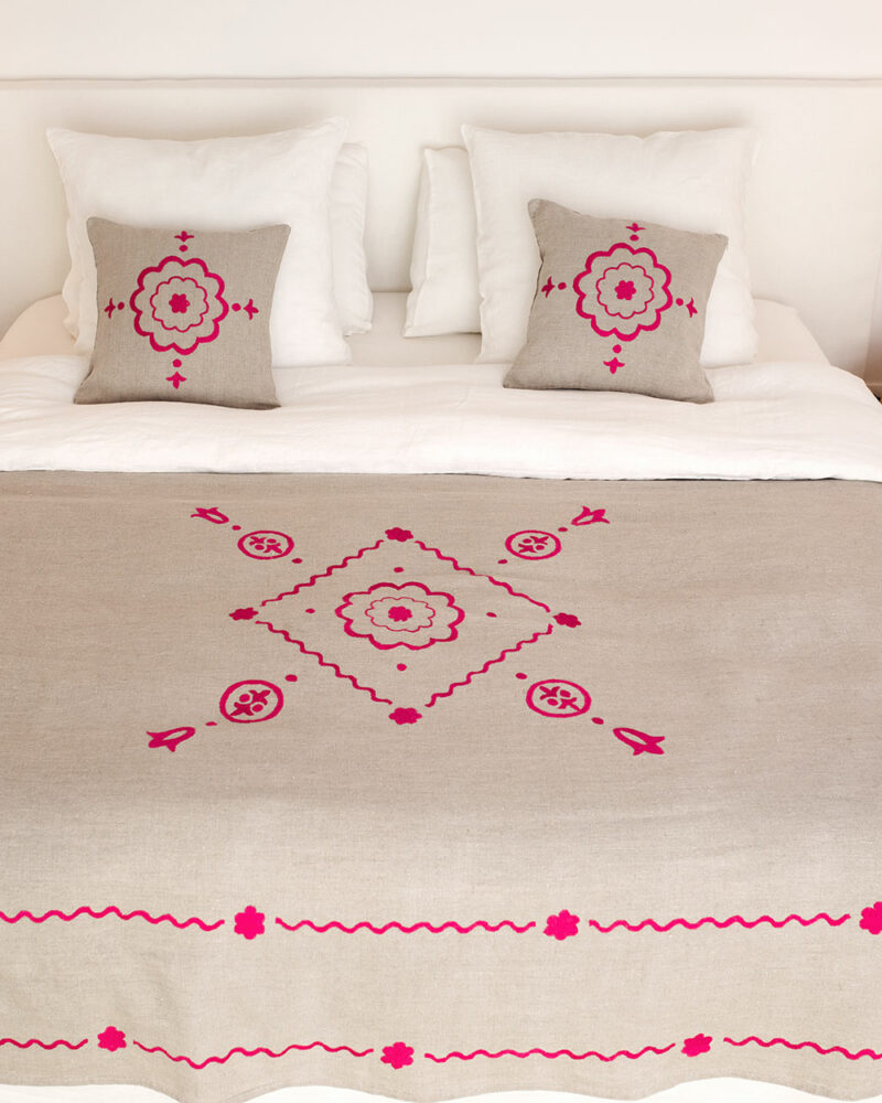 Dessus de lit NIYAT en lin naturel – inspiration cottage anglais intérieur