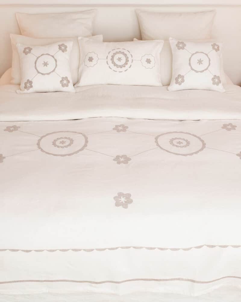 Couvre-lit en lin ivoire et coussins assortis IPAK – linge de lit en lin naturel