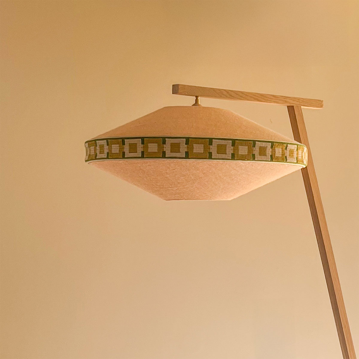 Zoom sur l’abat-jour du lampadaire Canopée